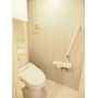 ウォシュレットトイレは明るく清潔感がありますね